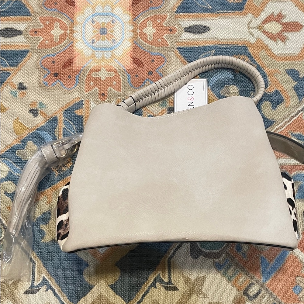 Stylish Cream Shoulder Bag with Leopard Print